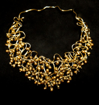Contemporary work named « Gold Beans, torc », Created by ADRIENNE JALBERT