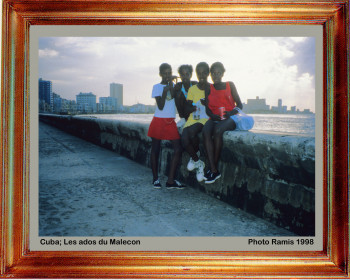 Named contemporary work « Cuba 1998 Ados du Malecon », Made by EMILE RAMIS