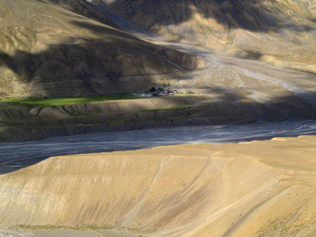 Named contemporary work « Dans un méandre de la rivière Spiti », Made by ERIC TRANNOIS