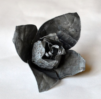 Named contemporary work « Fleur », Made by JEAN LAROUILLE