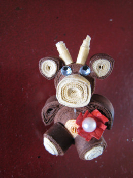 Named contemporary work « BROCHE VACHE EN QUILLING », Made by AMELIE AMELOT