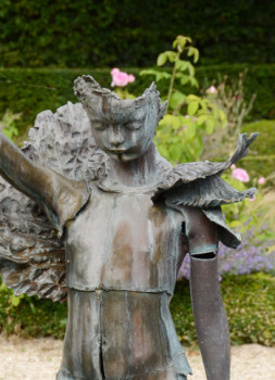 Named contemporary work « Statue d\'enfant à la fleur - parc de Sceaux », Made by SARCIE