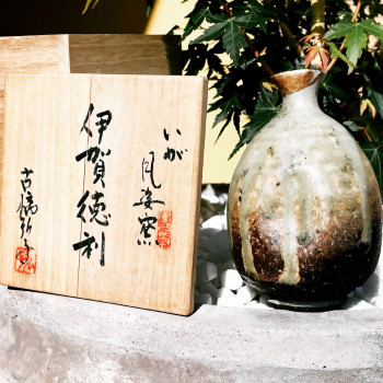 Named contemporary work « Ancien pot à saké - restauré 100% dans la tradition Kintsugi - OR 24 carats », Made by JULIEN SALUT