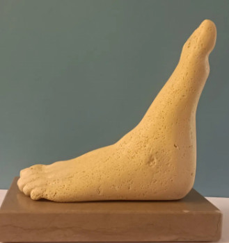 Named contemporary work « Qui est légitime », Made by YERBANGA SCULPTURE