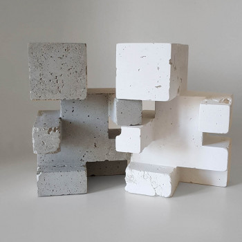 Named contemporary work « Hug - Duo béton brut et blanc », Made by ALX MARTINELLI