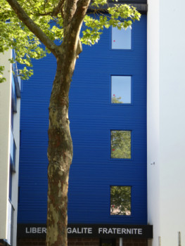Contemporary work named « Série, Limoges extérieur blanc bleu », Created by DANIEL HUGUES