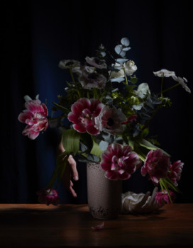 Named contemporary work « Bouquet à la main », Made by éMILIE LEBEUF