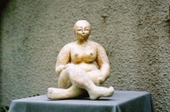 Named contemporary work « femme assise », Made by MARTINE SAUSSE