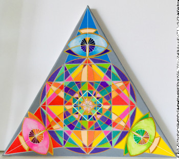 Named contemporary work « Triangle aux regards », Made by MYCY