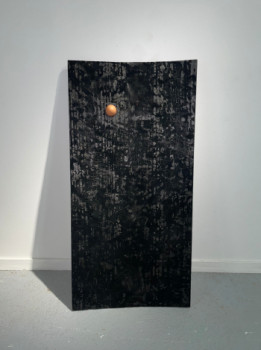 Named contemporary work « between life and death », Made by TOM CONSTANTIN