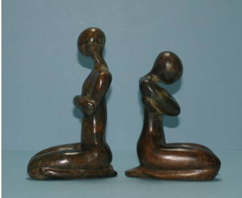 Named contemporary work « homme et femme pose assise », Made by ISABELLE MOTTE