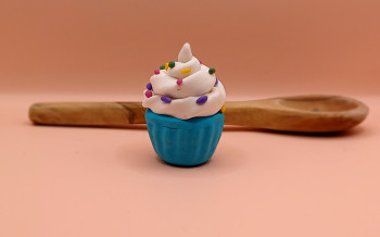 Named contemporary work « Mini cupcake », Made by ROM KLAY