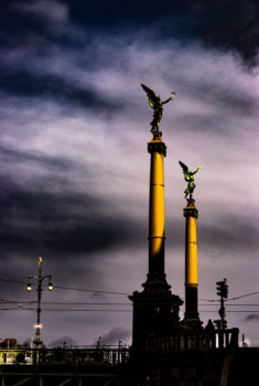 Named contemporary work « Statue dans le ciel de Prague », Made by MARION BORELLE