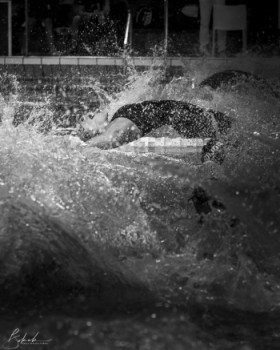 Named contemporary work « Backstroke swimmer in black and white light », Made by BOKEH