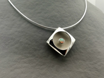 Named contemporary work « Collier argent poli et argent mat et opale », Made by BIJOUX KLAUS