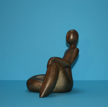 Named contemporary work « homme assis en lecture », Made by ISABELLE MOTTE