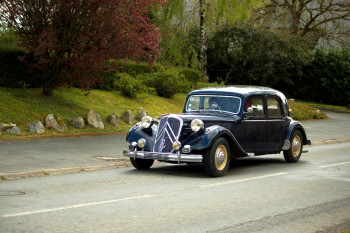 Named contemporary work « Traction Citroën », Made by DREAMS 14