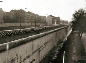 Named contemporary work « 1984 Le Mur de Berlin », Made by LAURENT TCHEDRY