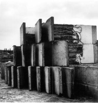 Named contemporary work « 1991 Berlin Wall Cimetery », Made by LAURENT TCHEDRY