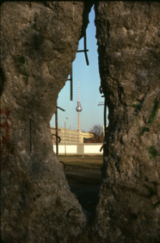 Named contemporary work « 1990 Berlin der Fernsehturm  », Made by LAURENT TCHEDRY