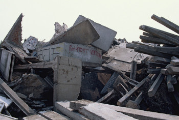 Named contemporary work « 1991 Berlin Cimetière du Mur  1 », Made by LAURENT TCHEDRY