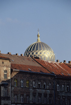 Named contemporary work « 1994 Berlin-Mitte la synagogue », Made by LAURENT TCHEDRY