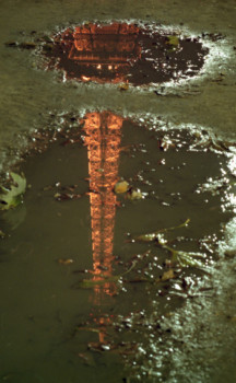 Named contemporary work « reflet Tour Eiffel dans une flaque d'eau », Made by SARCIE