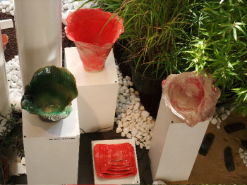 Named contemporary work « Vases rouge vermillon 1 », Made by MARTINE MENARD