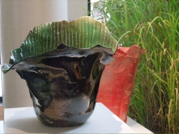 Named contemporary work « Vase aux deux feuilles », Made by MARTINE MENARD