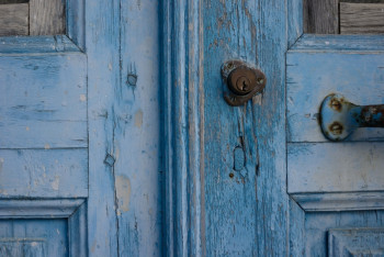 LA PORTE BLEUE VILLAGE D'OLYMBOS (KARPATHOS) On the ARTactif site