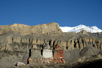 Chortens devant la chaîne des ANNAPURNAS On the ARTactif site