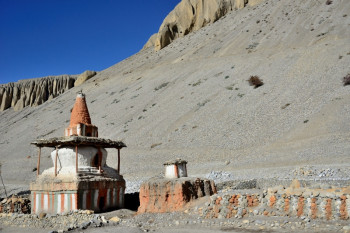 Chorten et mur de priéres On the ARTactif site