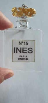 Named contemporary work « porte clés parfum », Made by CREA MARIE 77