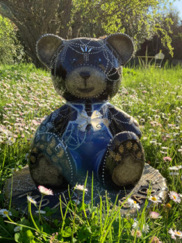 Named contemporary work « Mom Bear », Made by STéPHIE’GRAPHIE