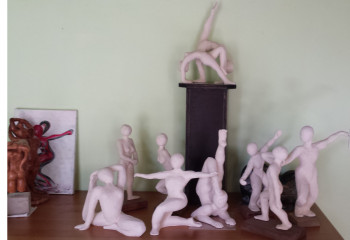 Named contemporary work « Danse. Serie de sculptures autour de 30 cm.terre balnche non lissée », Made by ISABELLE MOTTE