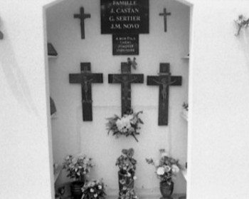 Named contemporary work « Tombe cimetière en Gironde », Made by CASSANDRE