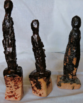 Named contemporary work « 3 FIGURES SUR SOCLE », Made by ELENI PAPPA TSANTILIS