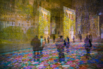 Named contemporary work « Klimt, photographie spectacle immersif (ref 55597) », Made by VENTURELLI