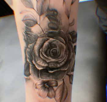 Named contemporary work « Flower concept, réalisme et fantaisie », Made by LE.BELIER.TATTOO