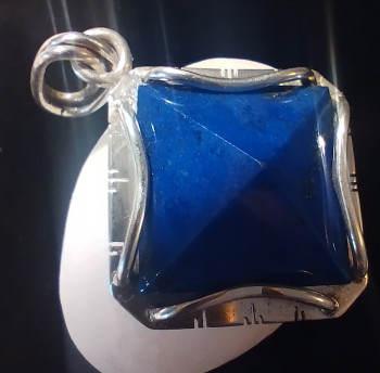 Named contemporary work « Pendentif argent et lapis », Made by BORIS