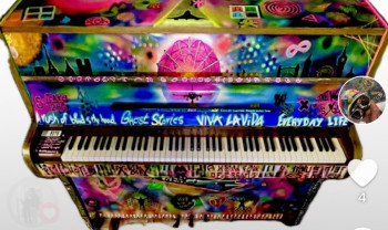 Named contemporary work « Piano », Made by LE X MONEY