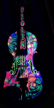 Named contemporary work « Le violon: Vivaldo », Made by LE X MONEY