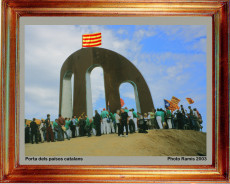 2003-porta-dels-paisos-catalans