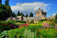 cawdor-castle-1